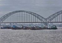 © Edo Potočnik - Flota na Iravadiju pod mostom, Burma 2018