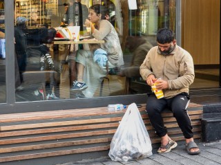 Selekcija fotografij na temo "MED DVEMA SVETOVOMA"